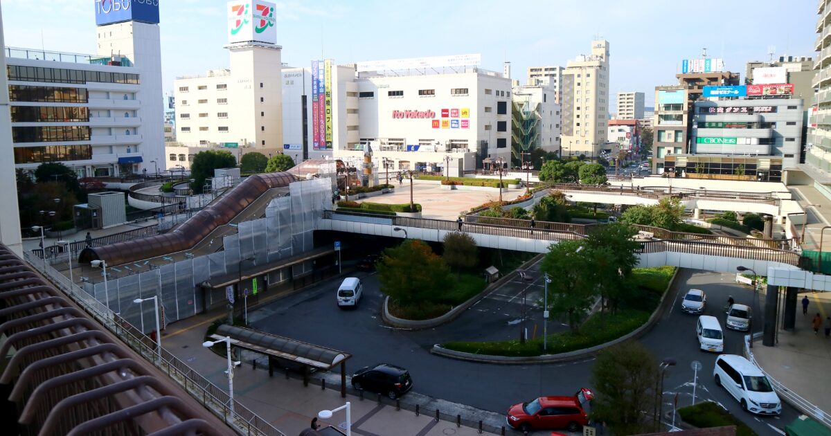 船橋駅前の広場と商業施設の都市景観